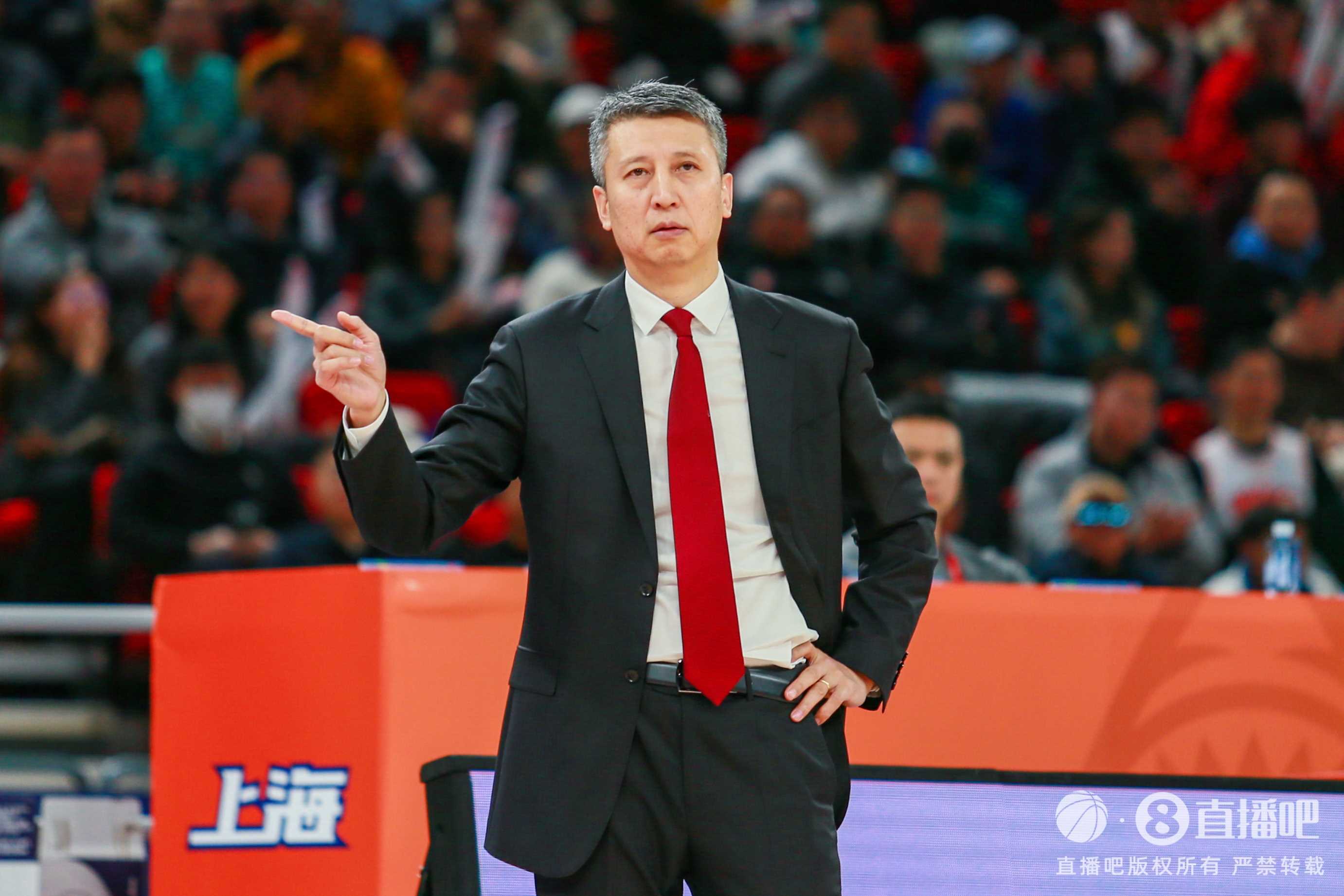 薛思佳：暂且不知道篮协对中国男篮教练怎么个安排 但可以物色了